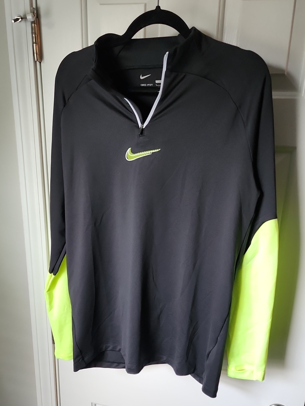 Nike Men’s Black & Neon Performance Quarter-Zip Dry Fit